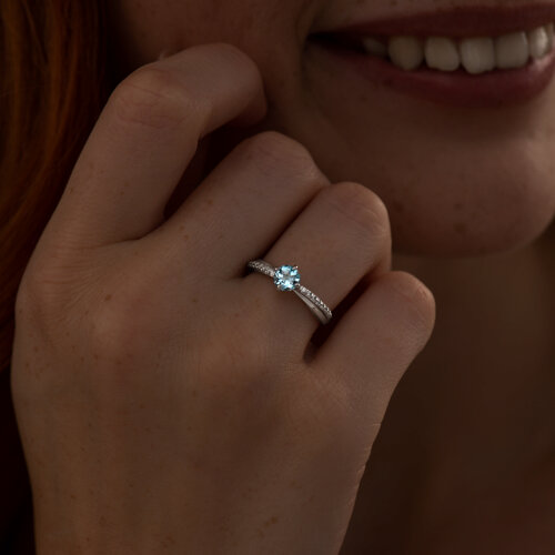 Кольцо из серебра с топазом и фианитами - фото 3